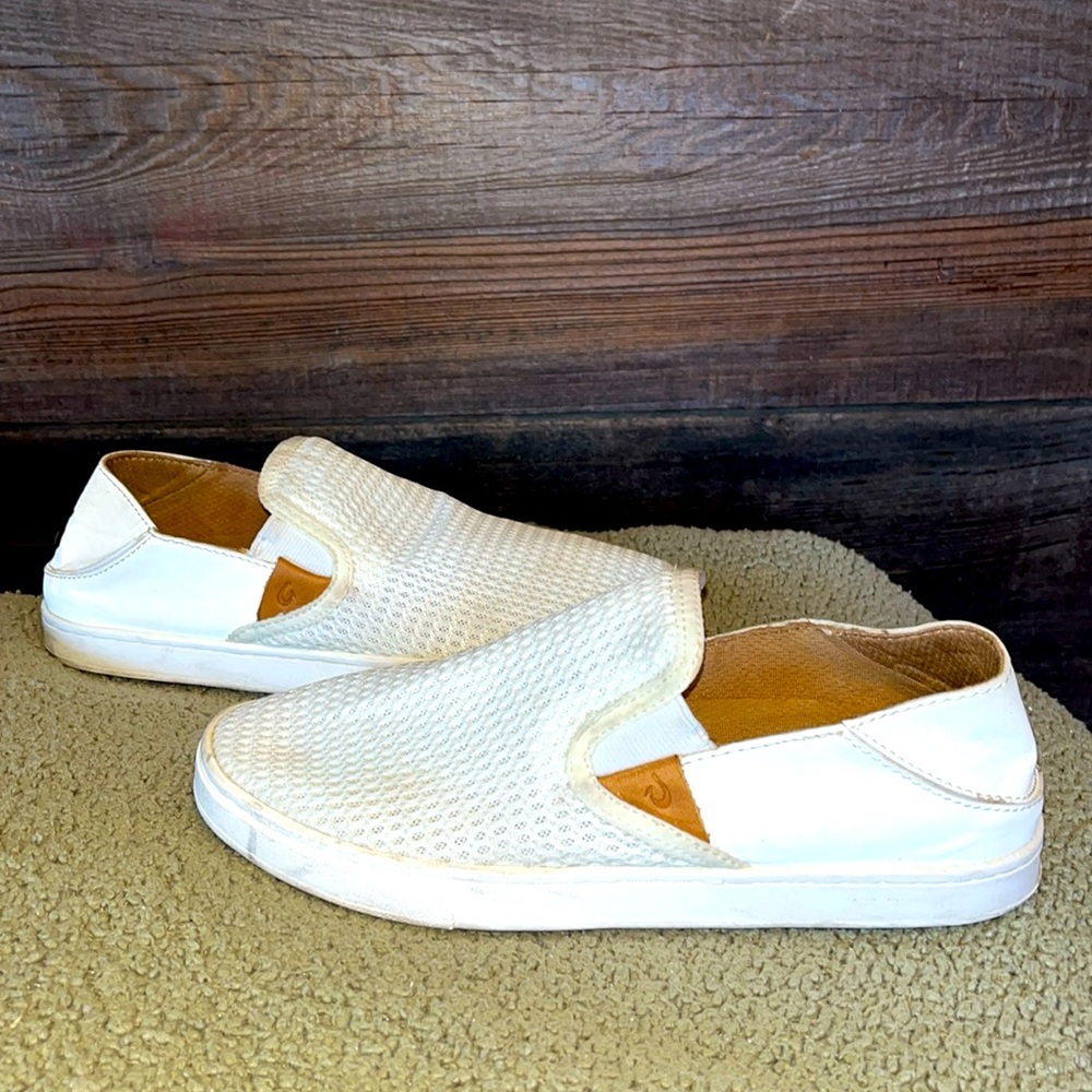 OluKai Pehuea slip-on white cream off white sneaker tennis shoes sz 7 comfy cute